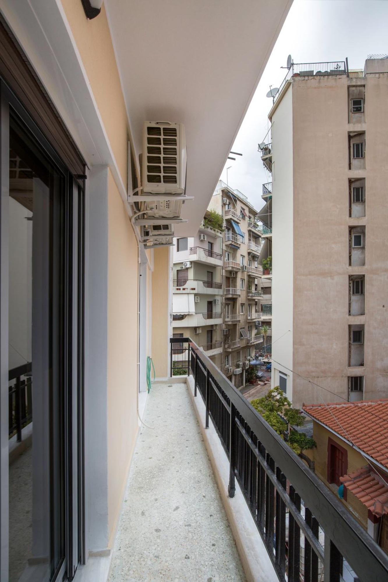 Urban Spacious Apartment Near Kallimarmaron Athens Exterior photo