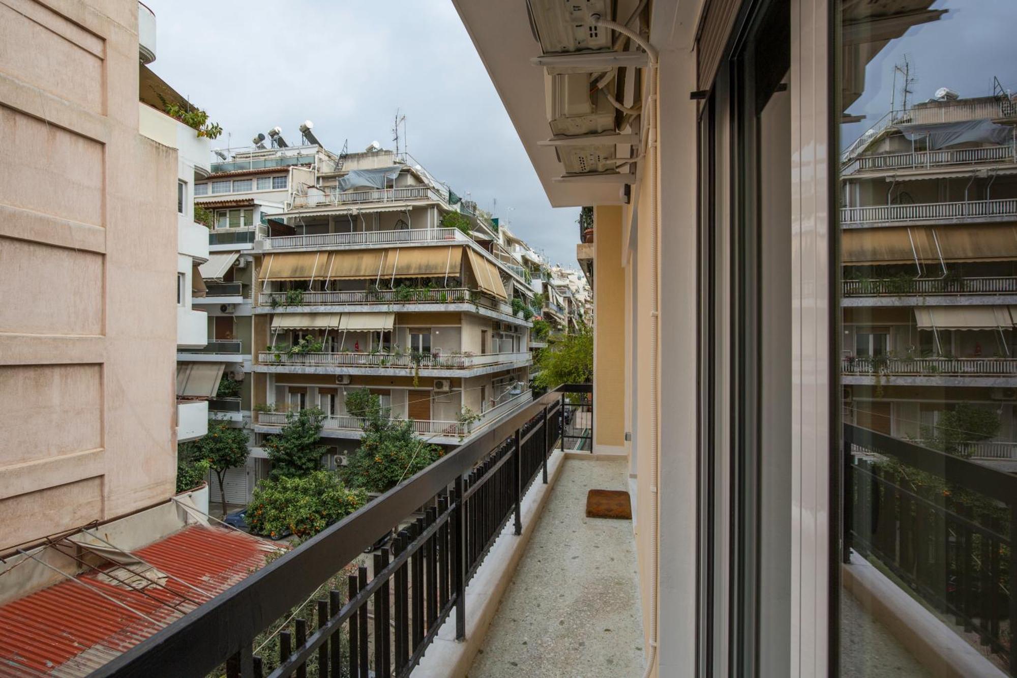 Urban Spacious Apartment Near Kallimarmaron Athens Exterior photo